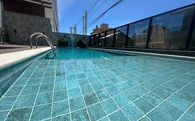 Apartamento Alto Padrão em Bombinhas à 70 metros da praia, com piscina aquecida, sala de jogos, academia e espaço kids!!